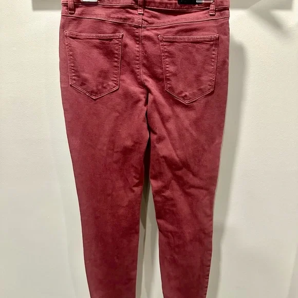 Almost Famous Women's Mid Rise Skinny Jeans Size 9 - Picture 4 of 11